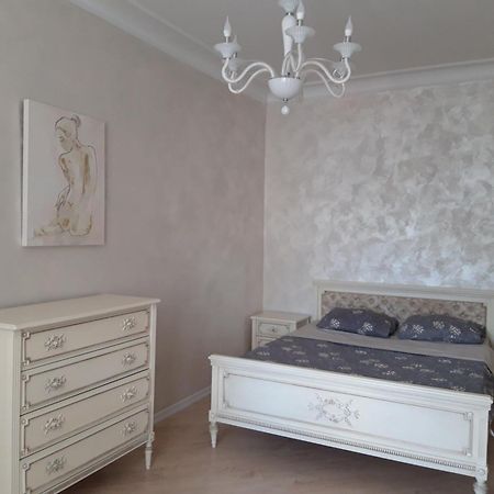 Luxury Apartment In The Center Chisinau Luaran gambar