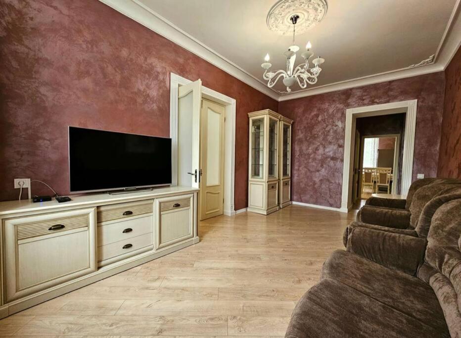 Luxury Apartment In The Center Chisinau Luaran gambar