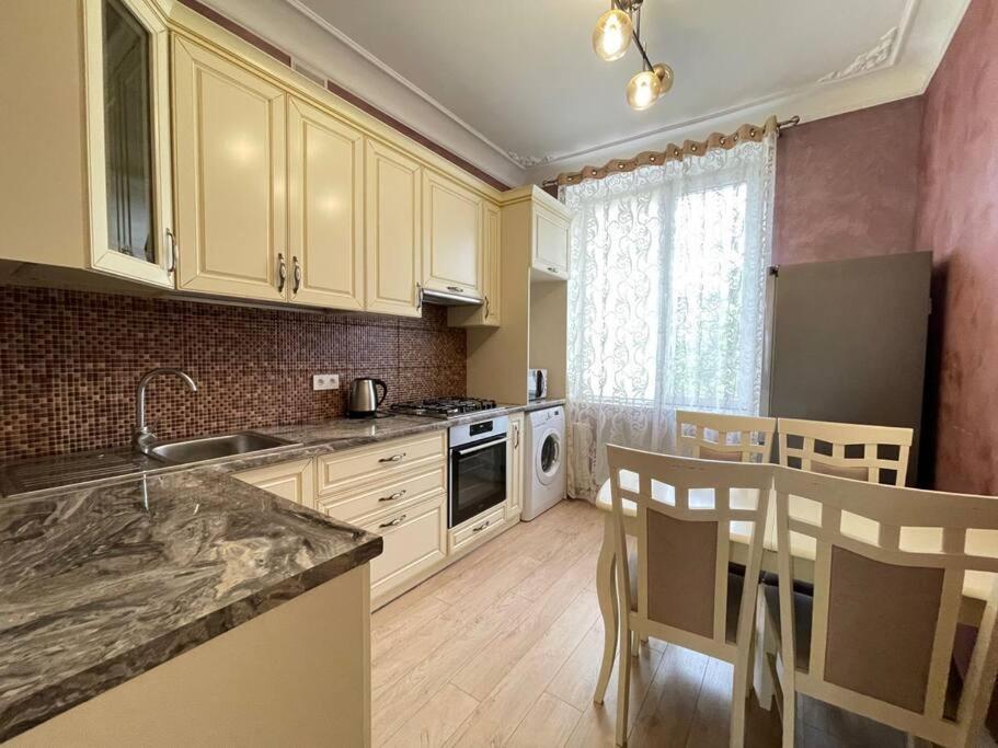 Luxury Apartment In The Center Chisinau Luaran gambar