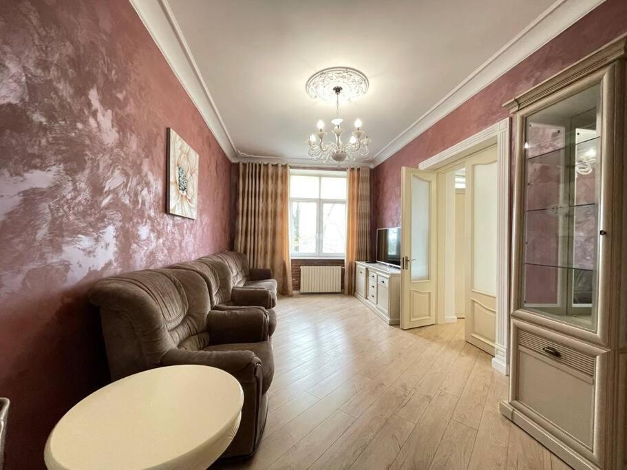 Luxury Apartment In The Center Chisinau Luaran gambar